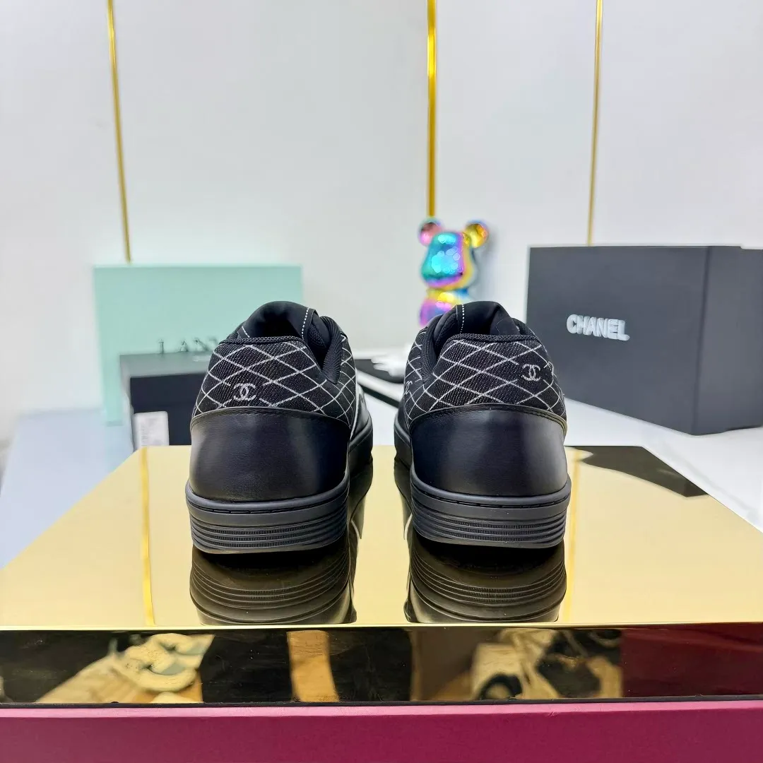 👟👟Ex-factory price 620👟👟High quality! ! ! CHANEL Chanel 25A latest thick-soled casual sports shoes. The counter is synchronized. The counter is very popular. It is a shoe that is very difficult to buy. The most popular thick-soled casual shoes on the Internet. As you can imagine, the most popular thick-soled casual shoes can not be missed. It has both good looks and comfort. Simple and versatile. The thick sole increases the height and is super versatile. Whoever wears it will look better. Upper: cowhide stitching. Lining: breathable mesh. Outsole: TPU original outsole. Size: 35-41 👉